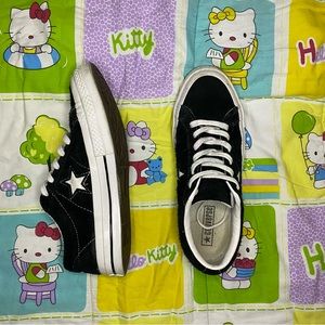 PRE SCUFFED converse just for you! Black and white textured converse with star